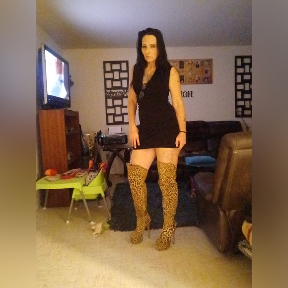 Women’s thigh high boots - Picture 13 of 14